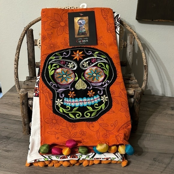 NWT! CYNTHIA ROWLEY CURIOUS SUGAR SKULL 3 PACK 100% COTTON HALLOWEEN TOWELS - Picture 1 of 11